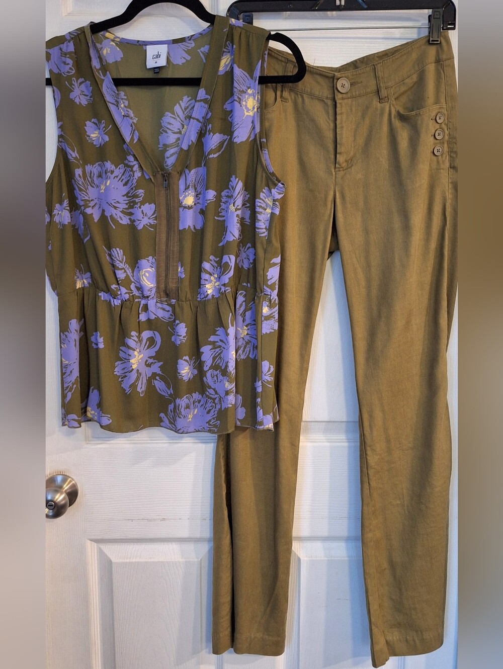 Cabi Floral Zip Front Sleeveless Blouse & Olive Pants Bundle Size M/2